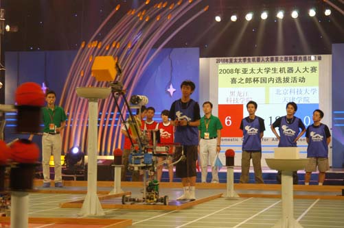 国产视频
赛队机器人成功抢夺核心区制高点“黄油”